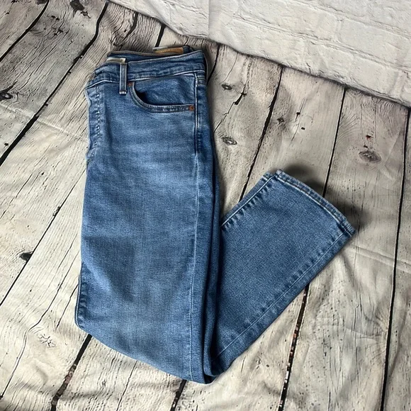 Levi Strauss Wedgie Classic Blue Straight Leg Women's Jeans - Picture 1 of 5